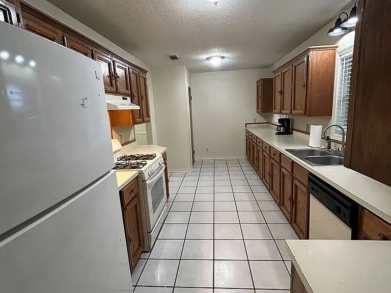 3808 Webster St — Photo 10