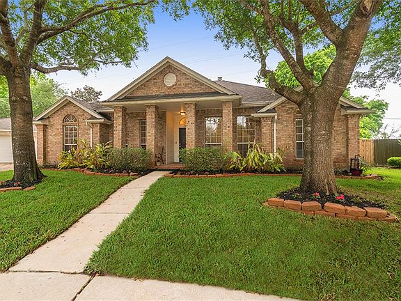 2nd image of 204 Oak Creek Cir