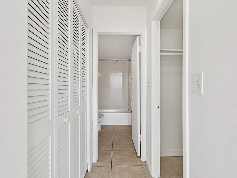 1 Bed 1.5 Bath Unit