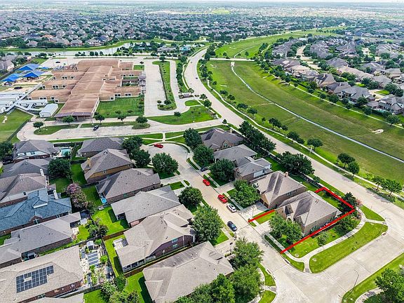 3rd image of 4019 Misty Waters Ln