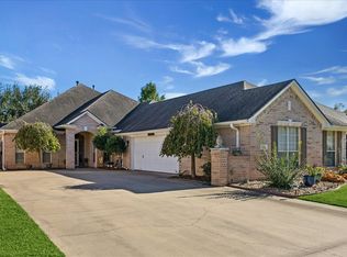 924 Eagle Lake Rd, Sealy, TX 77474