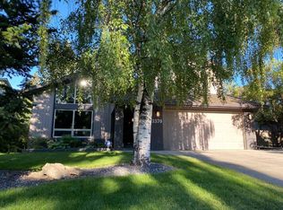 3370 W Oakwood Dr SW, Calgary, AB T2V4K6