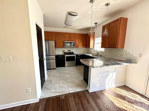 2nd image of 89 Woodfern Rd