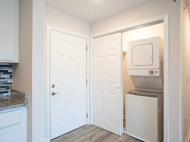 Hickory Creek Apartment and Townhomes — Photo 11