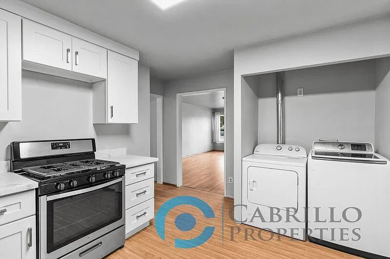 5 bed, 2.0 bath, 1705 sqft, $5,000 — Photo 2