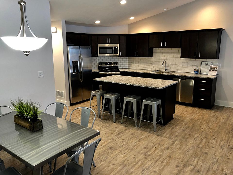 Kitchen & living room upstairs