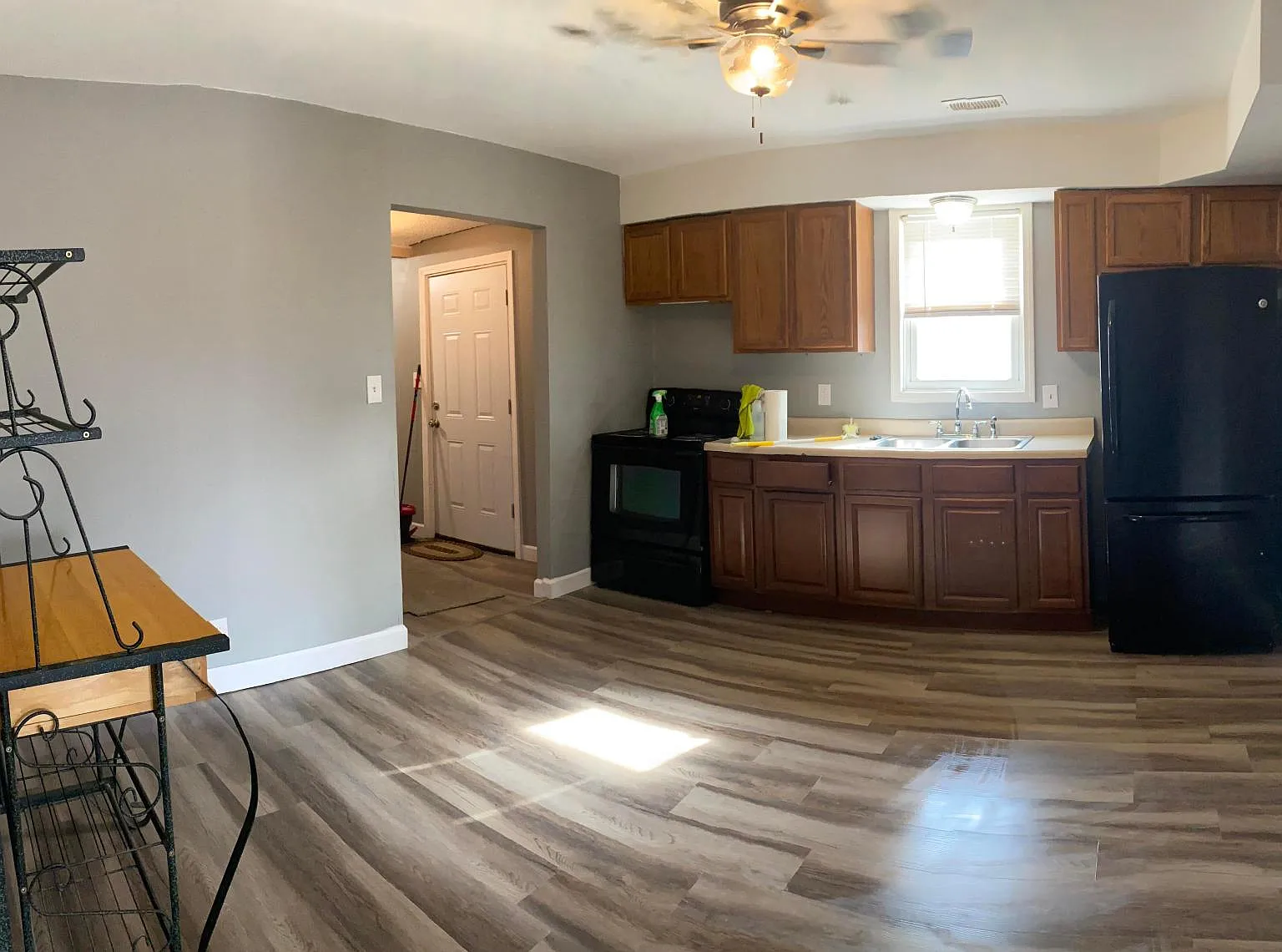 2 bed, 918 sqft, $1,100 — Photo 2