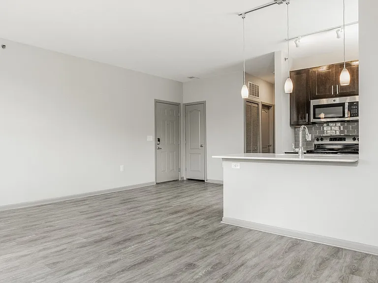 The Avenue at Polaris Apartments — Photo 10