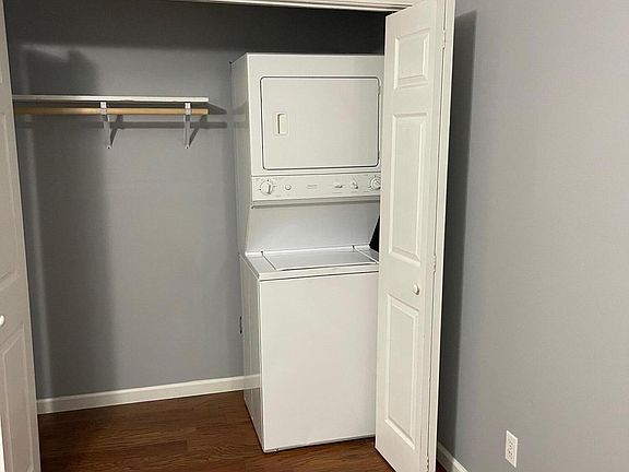 3rd image of 937 Chadwick Dr