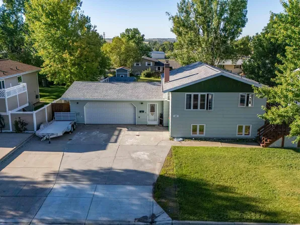 107 10th St NE, Beulah, ND 58523