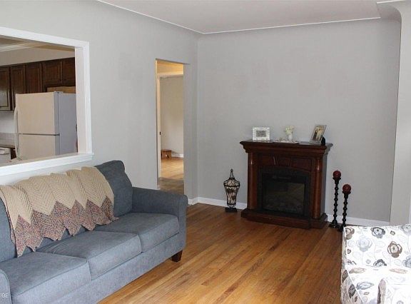 4th image of 44725 Brockton Ave