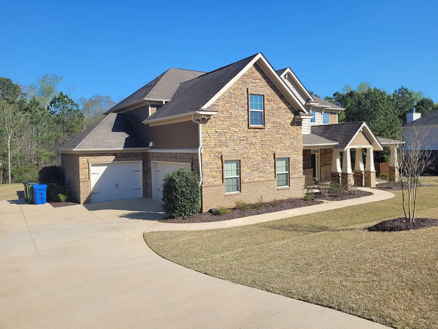 Gorgeous family home — Photo 2
