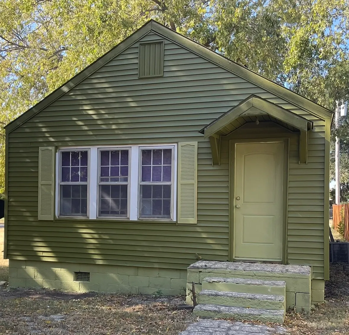 3 bed, 946 sqft, $1,000 — Photo 1