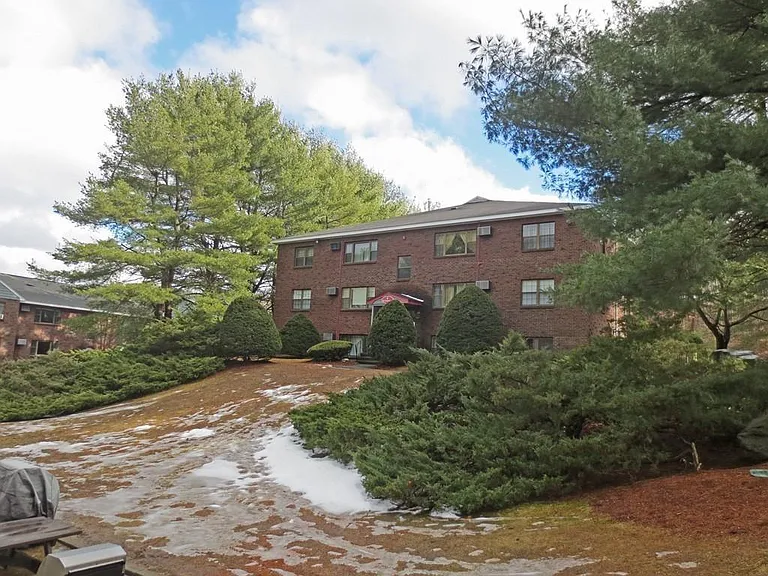 52 Swanson Ct — Photo 15