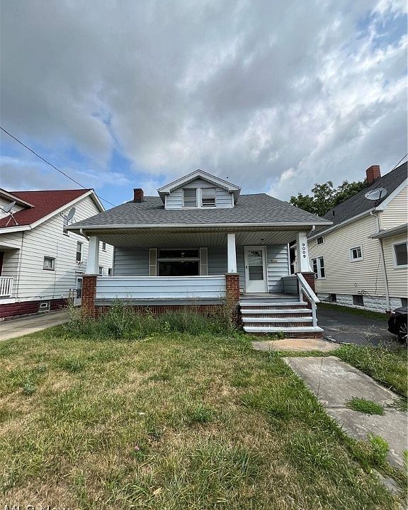 1st image of 9009 Rosewood Ave