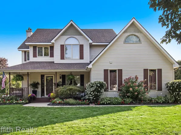 627 W Caledonia St, Howell, MI 48843