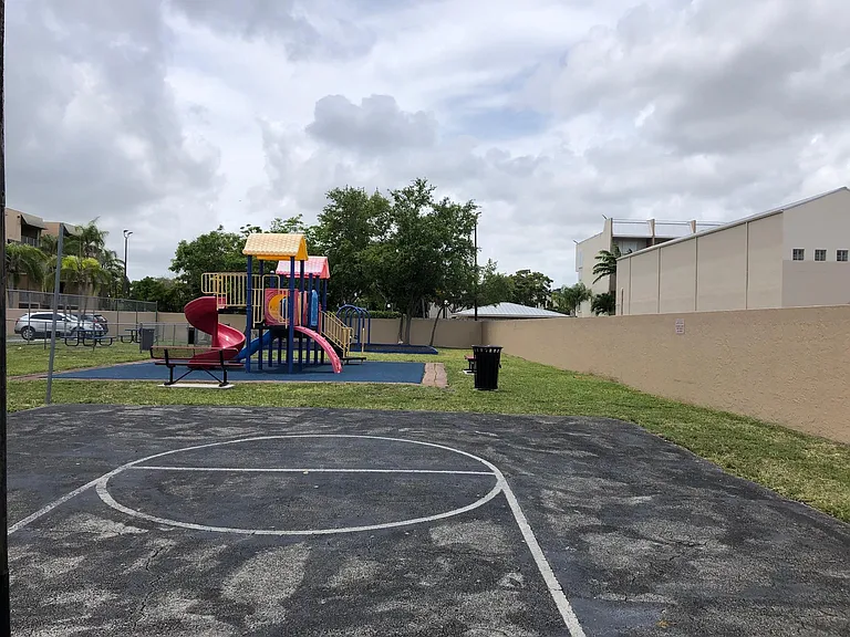 10500 SW 108th Ave #B303 — Photo 15