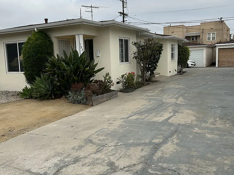 1933 S Palm Grove Ave — Photo 20