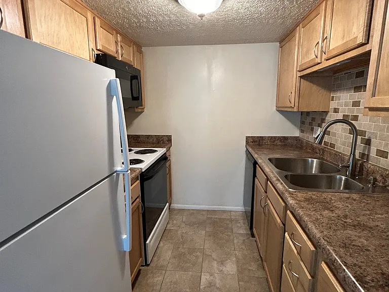 6400 Cheviot Rd — Photo 8