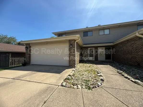 57 Morningside Dr #57, Roselle, IL 60172
