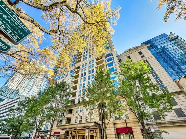 25 E Superior St APT 404, Chicago, IL 60611