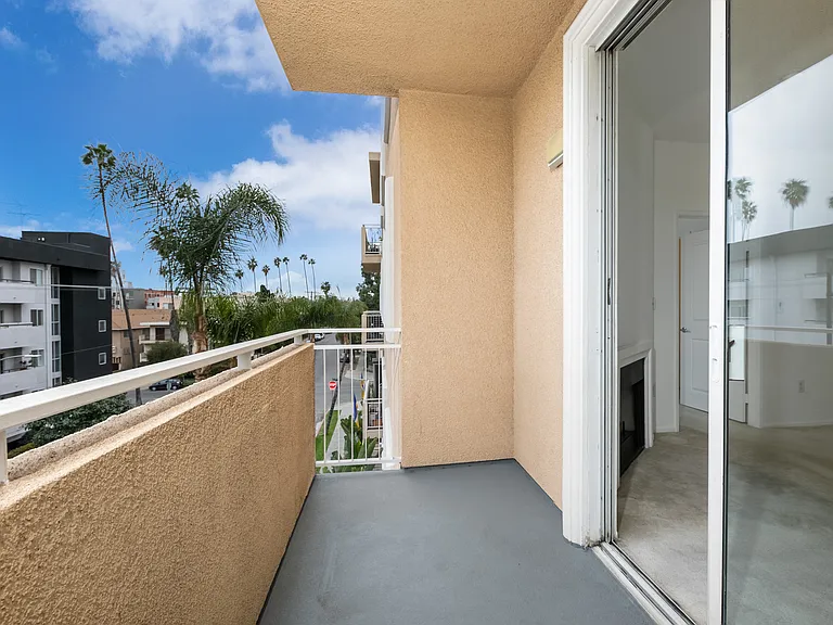 Wilshire St. Andrews Towers — Photo 7