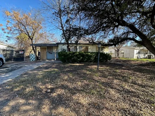 2206 Robinwood Dr, Fort Worth, TX 76111