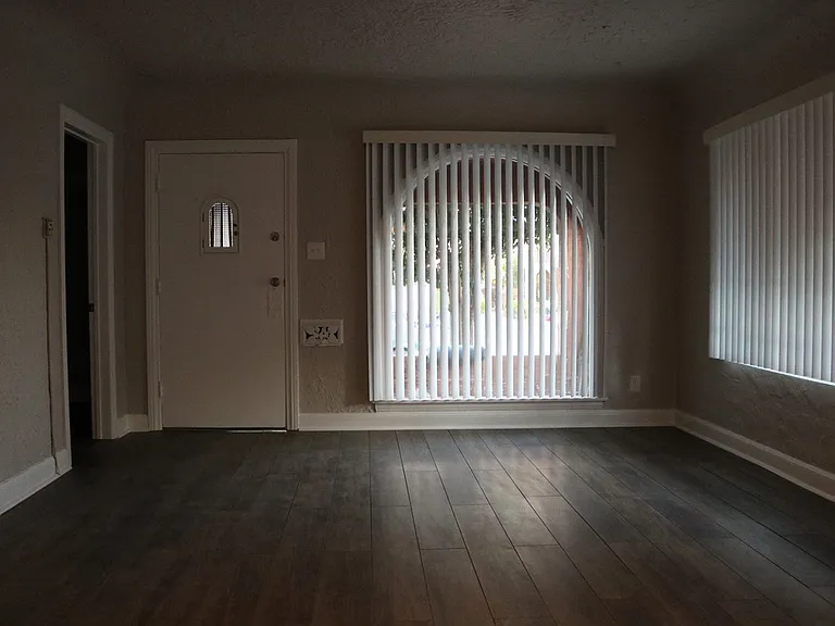 6311 Heliotrope Ave — Photo 3