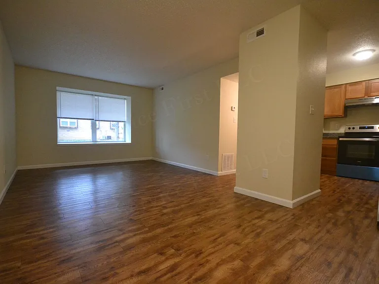 406 Judy St — Photo 8