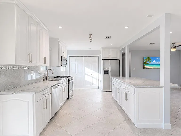 6255 SW 62nd Ct — Photo 9