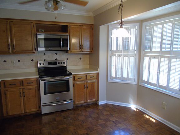2nd image of 217 Hillsboro Cir
