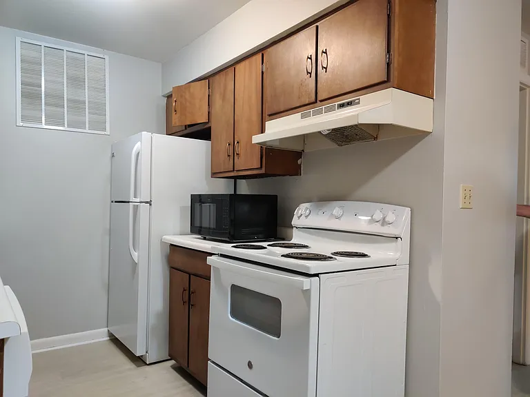 843 Hartford St — Photo 9