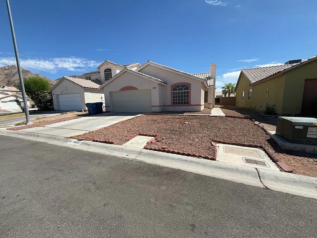 3 bed, 2.0 bath, 1314 sqft, $1,950 — Photo 1