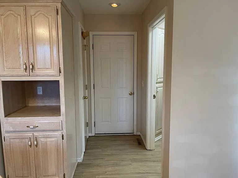 1508 E Powell St — Photo 11