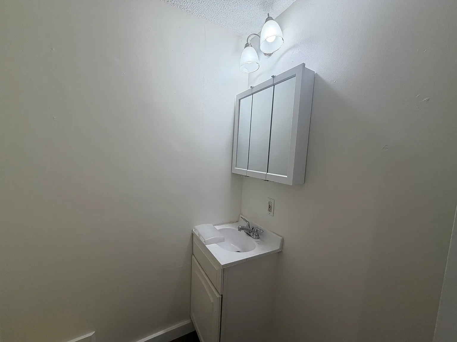 1 bed, 700 sqft, $1,550 — Photo 4