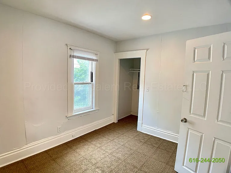 344 - 346 Diamond Ave SE — Photo 12
