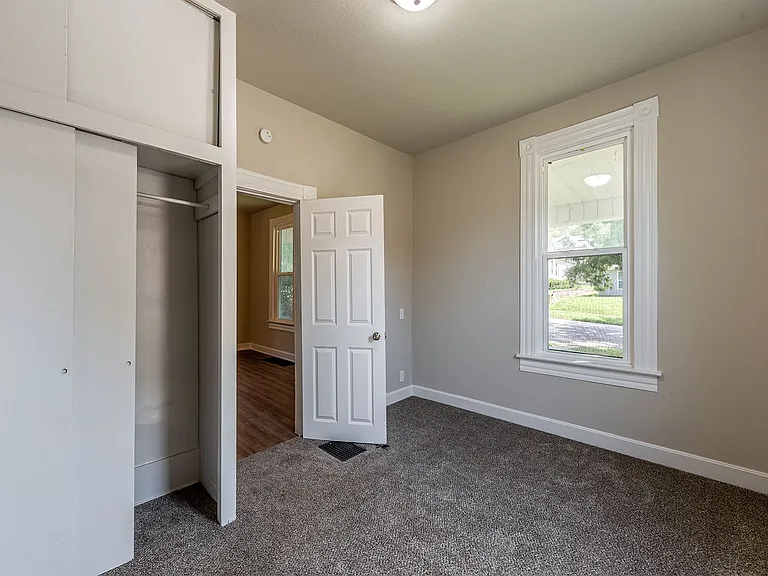 2905 Olive St — Photo 7