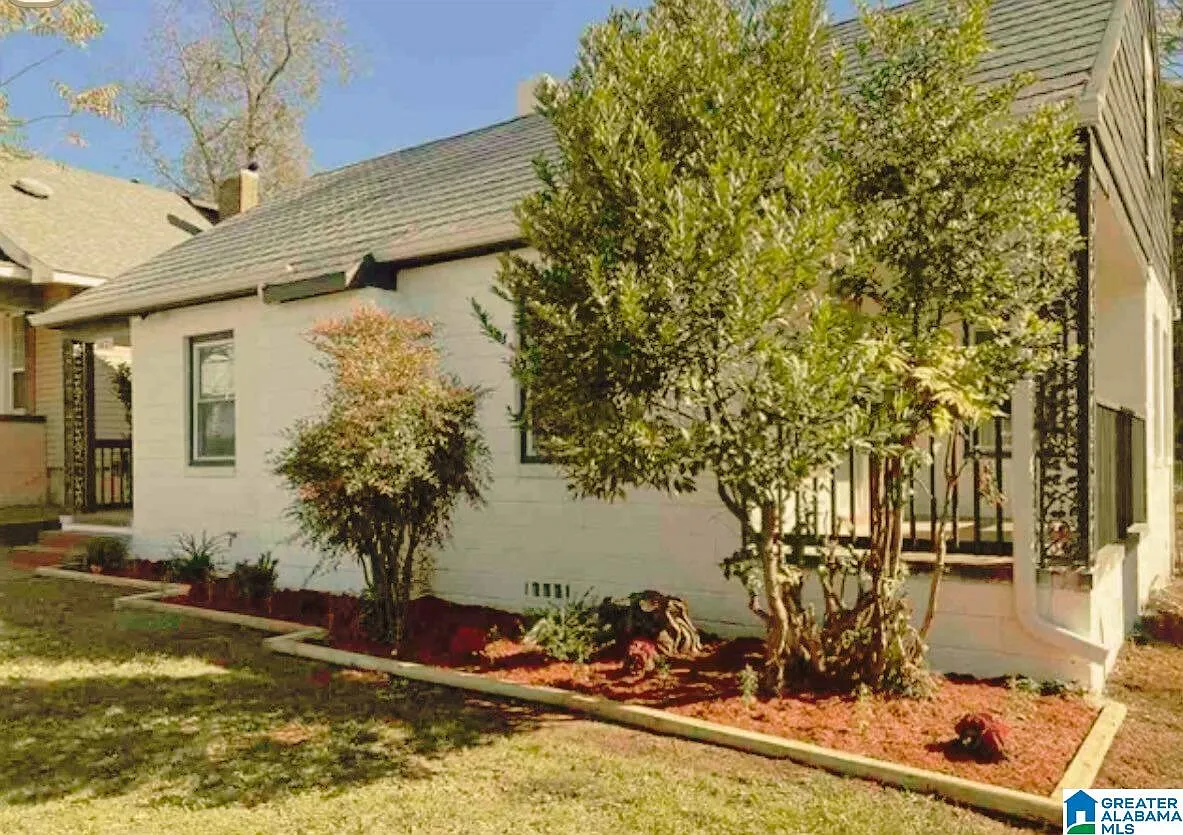 1621 Dartmouth Ave photo 1