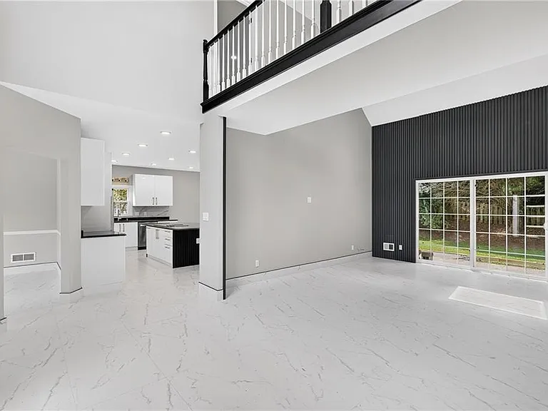 475 Trammell Dr — Photo 2