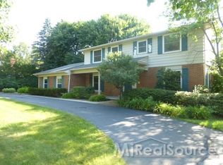 5665 Beechview Dr, Rochester, MI 48306
