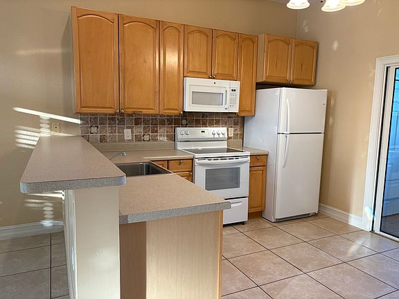 5th image of 223 Santurce Ave