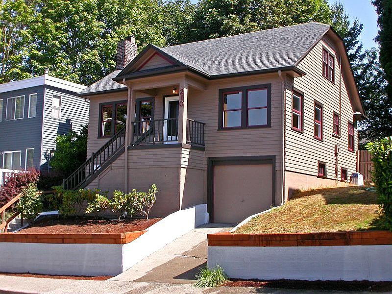 2nd image of 210 28th Ave