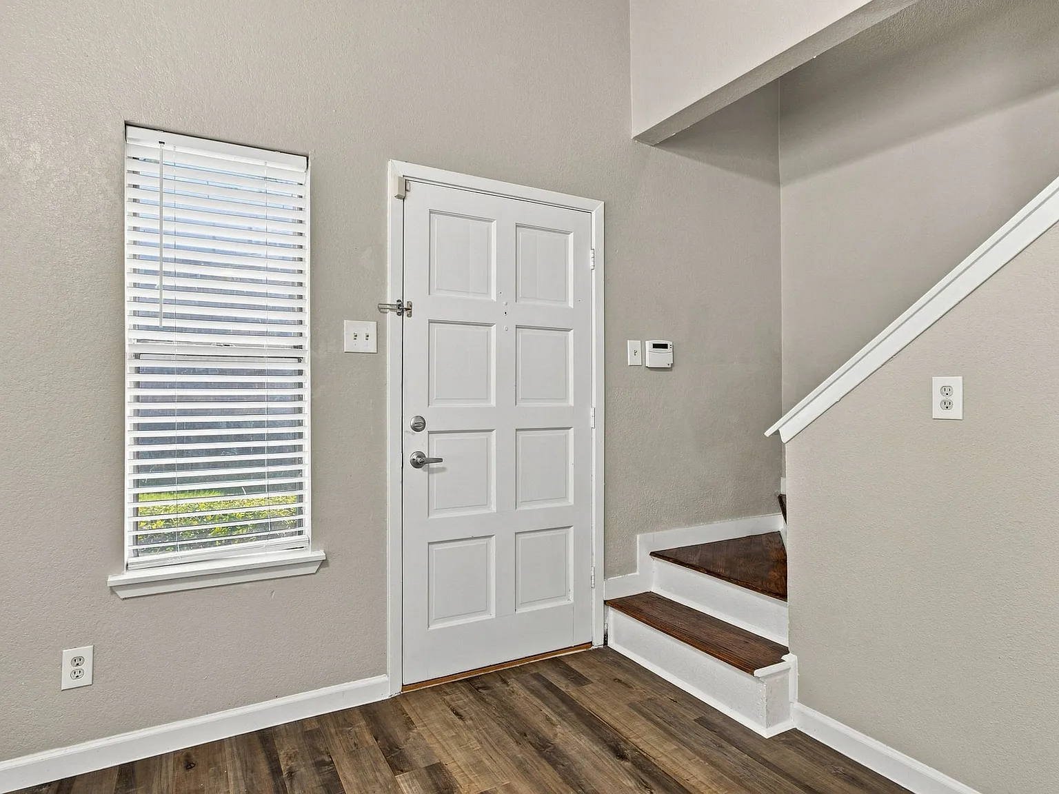 3 bed, 1083 sqft, $1,995 — Photo 4