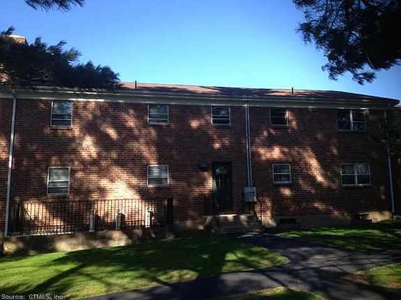 2nd image of 37 Robbins Ln APT D
