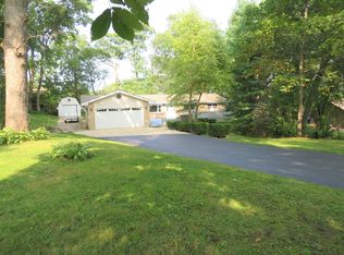 904 Amby Ln, McHenry, IL 60051