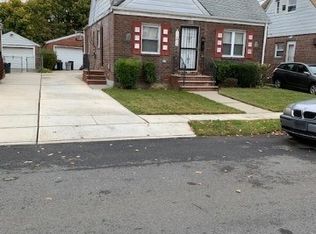 118-33 204th St, Saint Albans, NY 11412