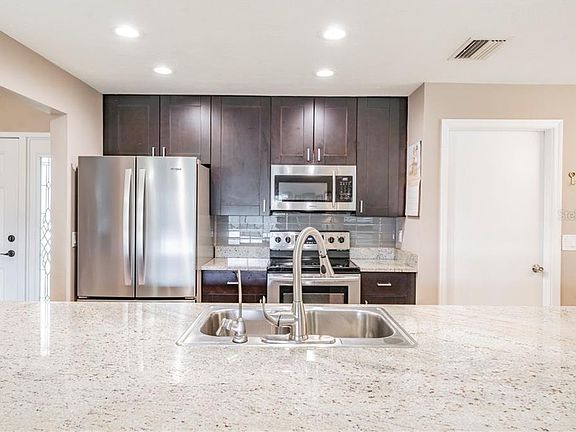 5th image of 1125 Pelican Pl