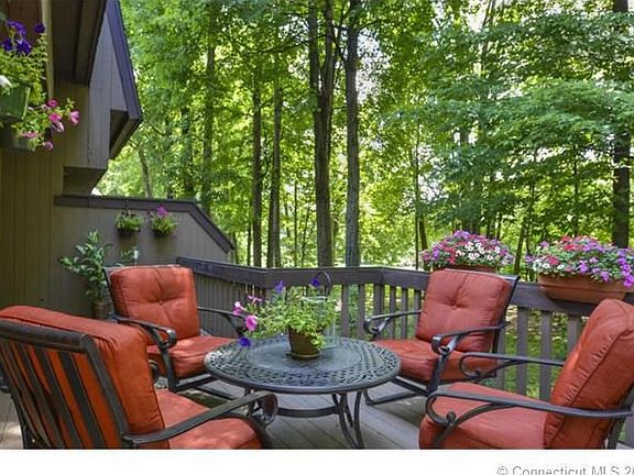 3rd image of 43 Applewood Ln
