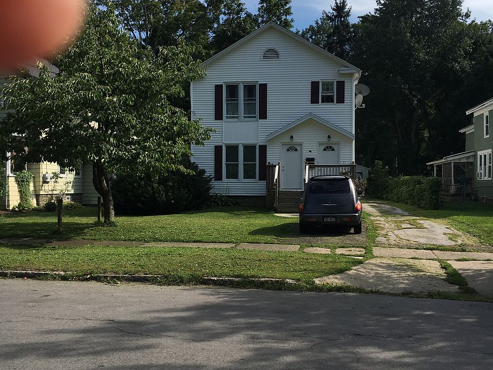 1st image of 216 Pleasant Ave