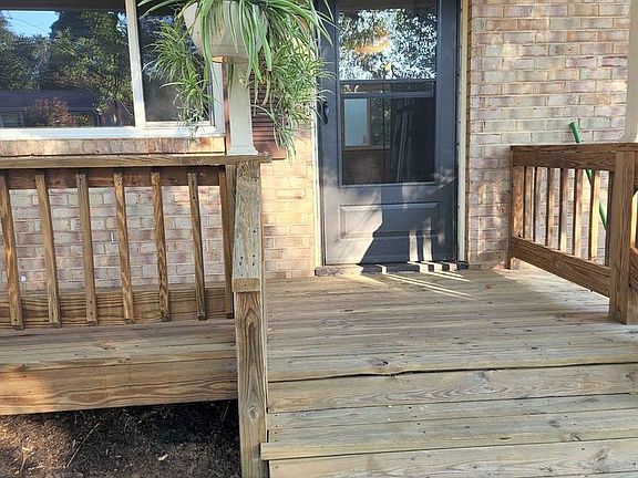 5th image of 2809 Creekwood Dr